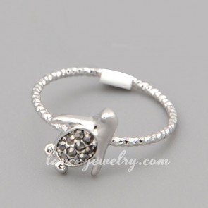 Trendy ring with shiny rhinestone in the special model