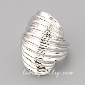 Personality ring with silver zinc alloy in special shape 