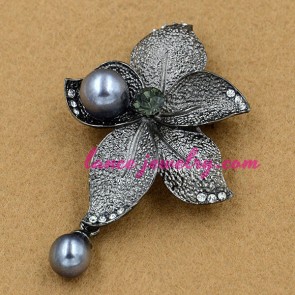 Fashion flower model brooch with rhinestone beads