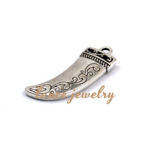 Zinc alloy pendant, a 28mm long machete pendant with flower patterns printed on the face