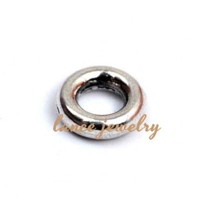 Zinc alloy pendant, a 13mm small circle, slippy face