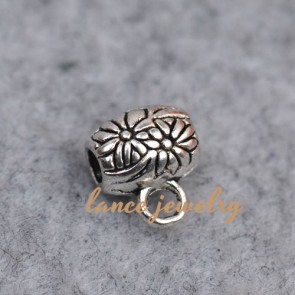 Yiwu Lower Price Retro Engraved Zinc Alloy Findings 