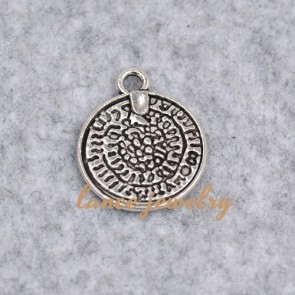 Cheap and high quality classical design pattern zinc alloy pendant